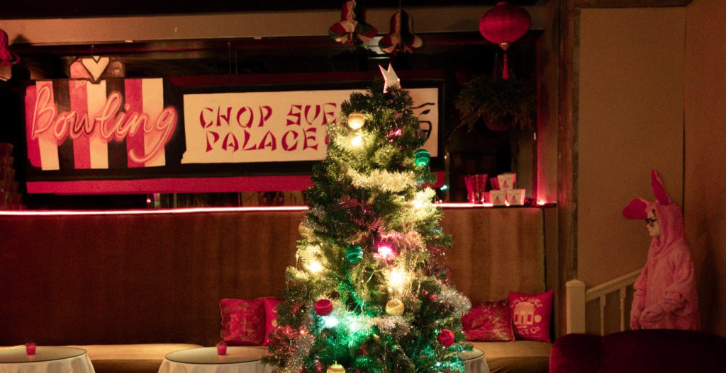 https://cdn.noelle-nashville.com/assets/uploads/2019/02/christmas-tree-with-bowling-sign-in-the-background-1024x527.jpg